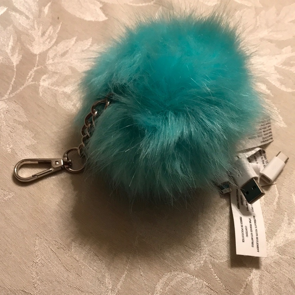Pom-Pom Charger